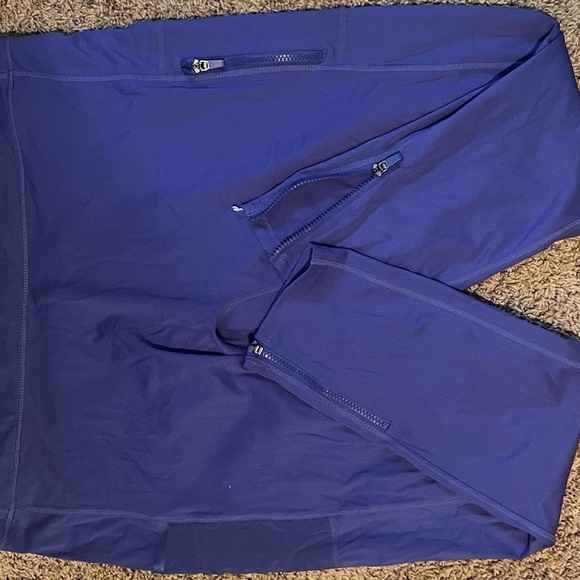 2 Pairs of Fabletics Motion365 4XL - Picture 11 of 13